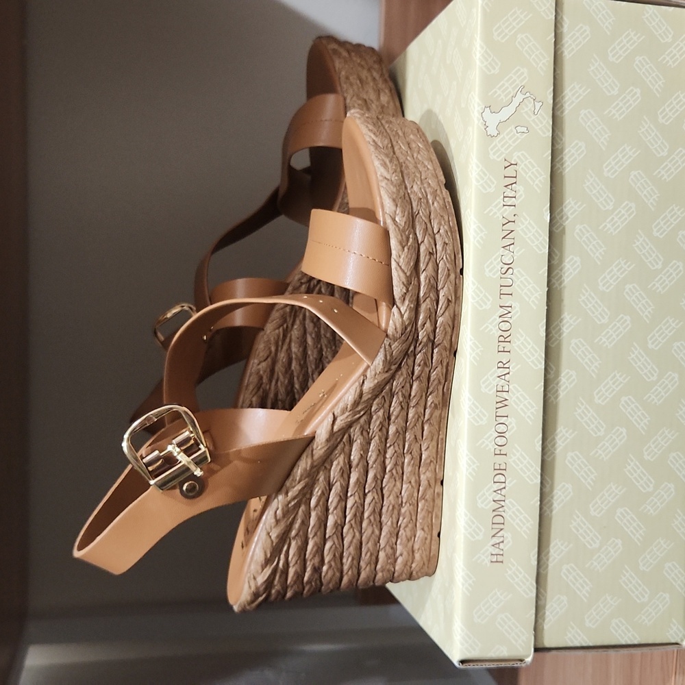 Italian shoe makers platform brown sandal size 7. NEW WITH BOX